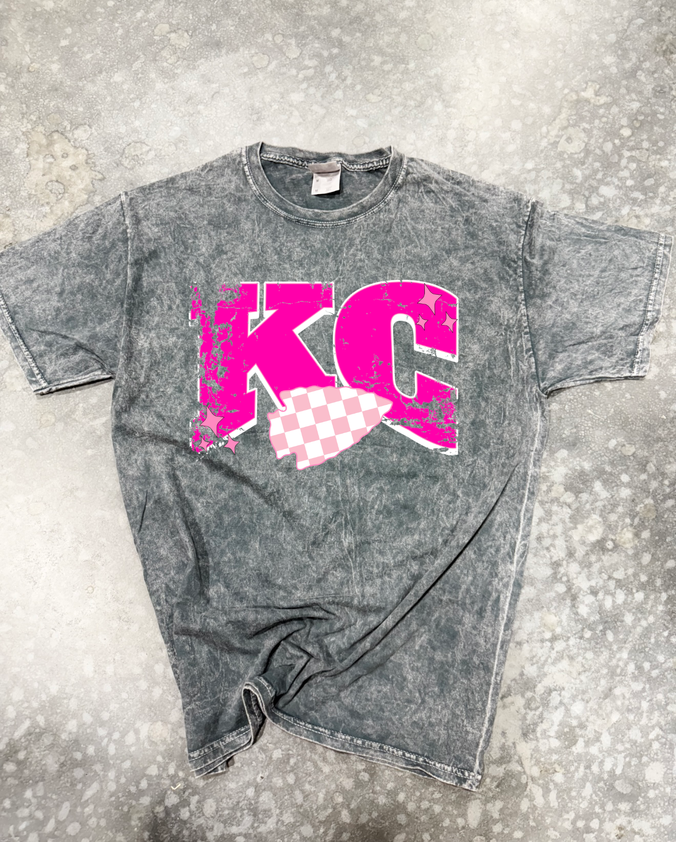 **DEAL OF THE DAY** Pink KC Checkered Arrowhead Grey Mineral Wash Tee