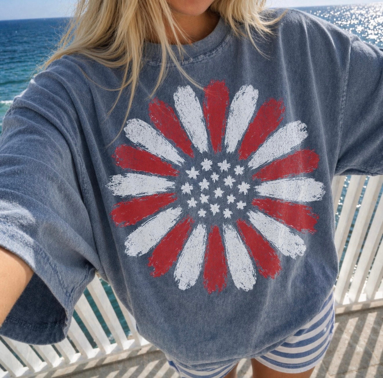 **DEAL OF THE DAY** Red & White Sunflower Blue Jean Tee
