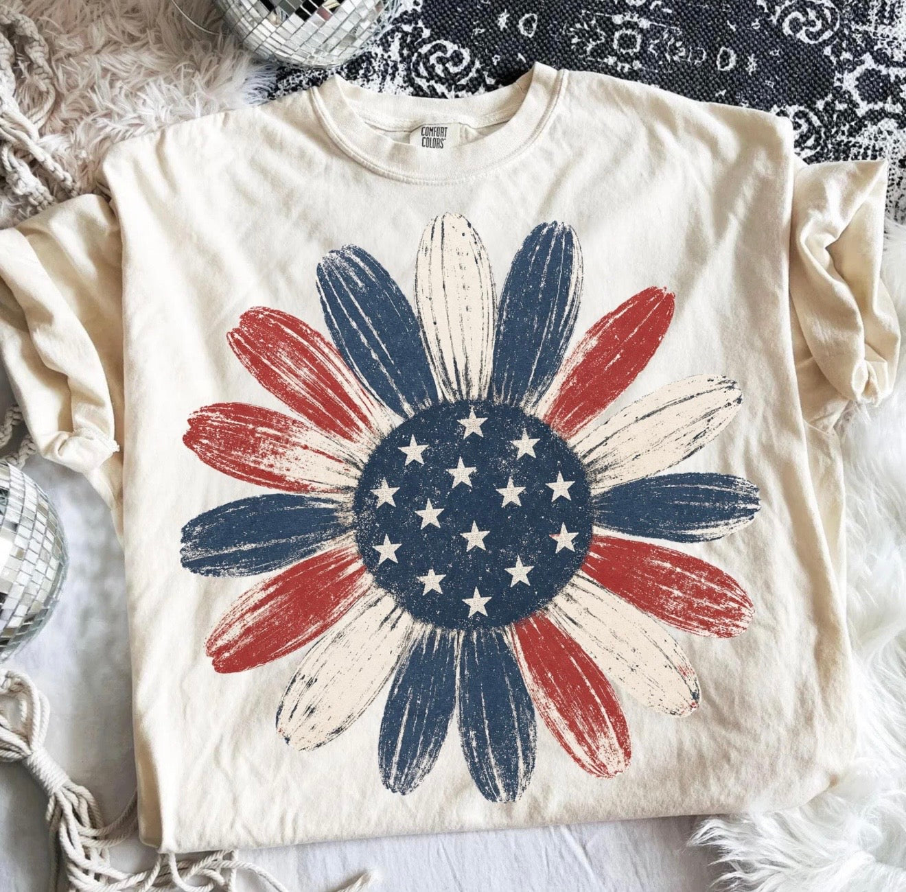 **DEAL OF THE DAY** Daisy America Flag 4th July Ivory Tee