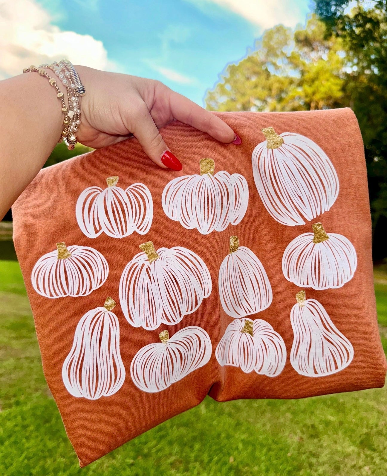 **DEAL OF THE DAY** Multi White Scribble Pumpkins Yam Tee