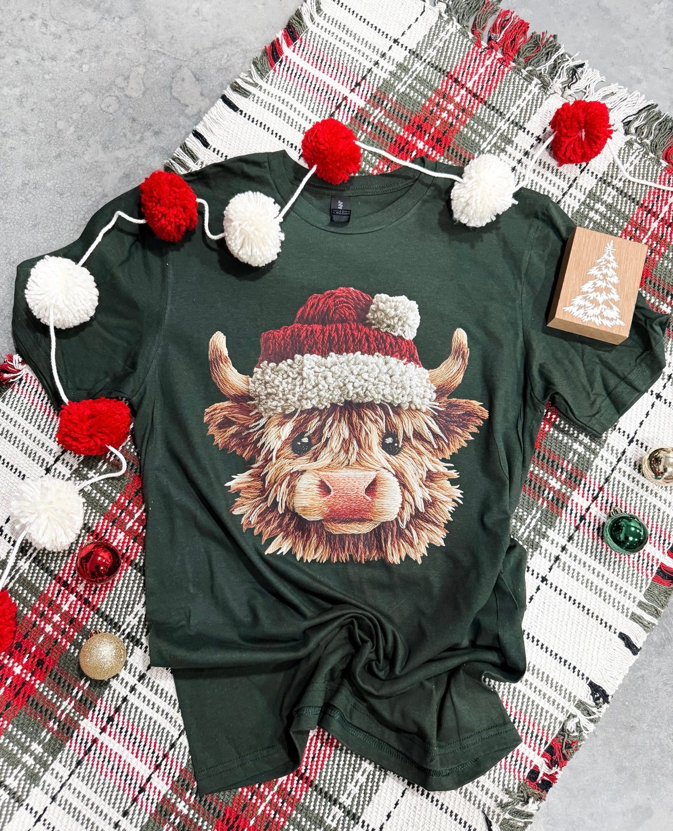 **CHRISTMAS IN JULY** Santa Hat Christmas Highland Cow Forest Short Sleeve T-Shirt