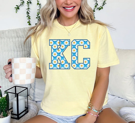 Blue Daisy KC Black Outline Banana Tee