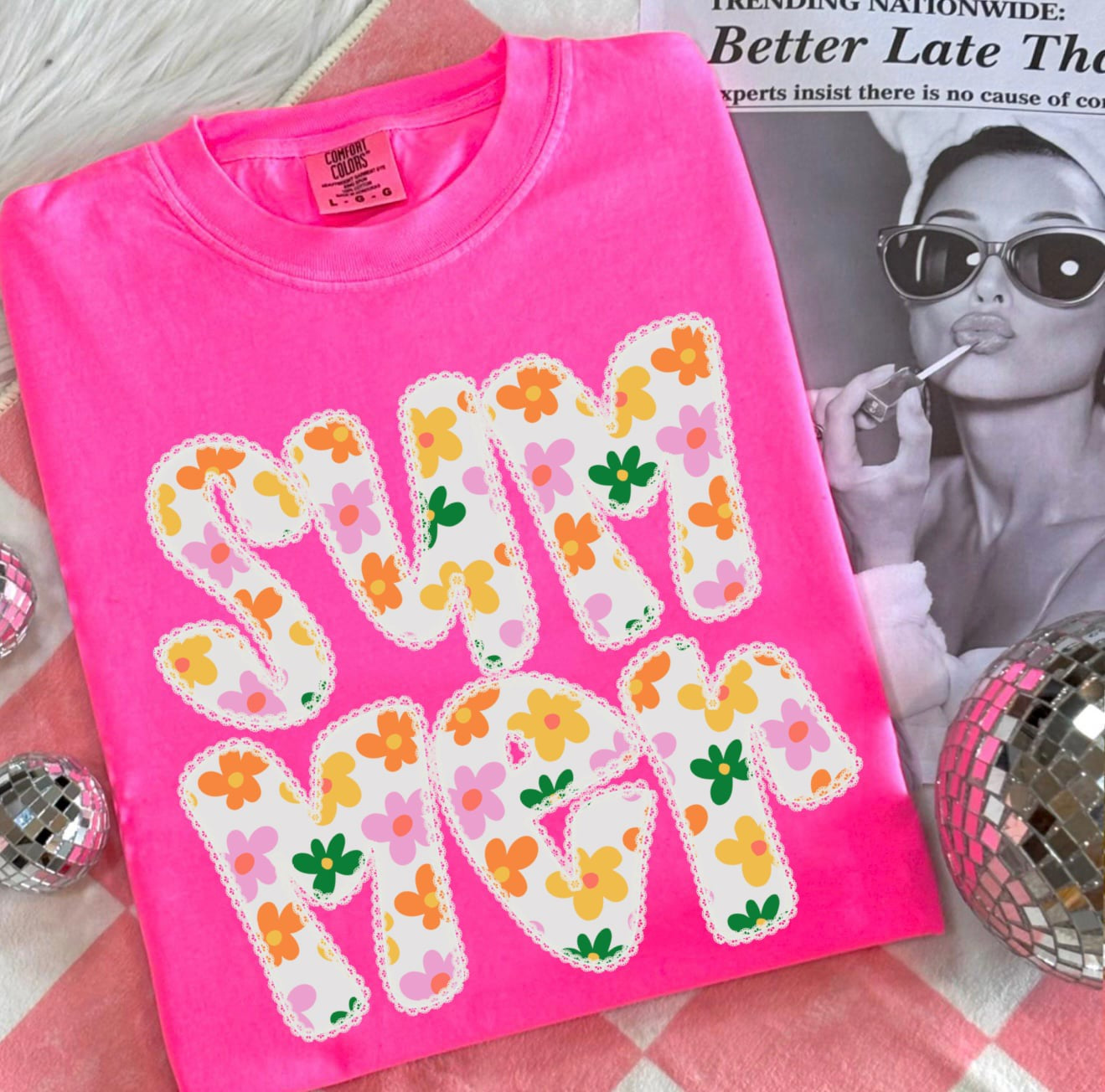**DEAL PRICE** White Summer Small Daisies Neon Pink Tee