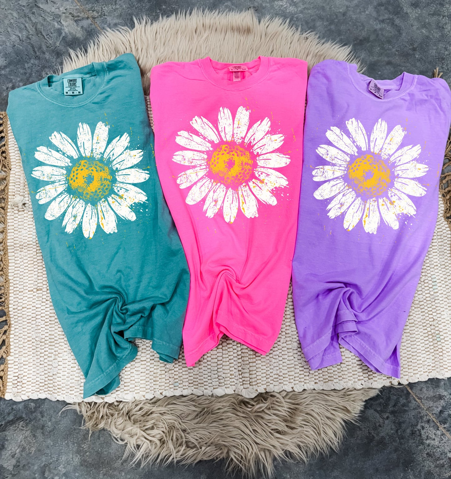 **DEAL OF THE DAY** Yellow & White Distressed Sunflower Tee