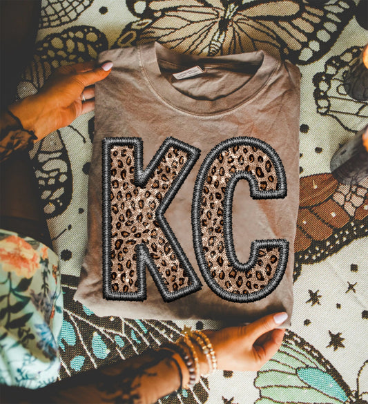 **DEAL OF THE DAY** KC Faux Leopard Stitching Espresso Tee