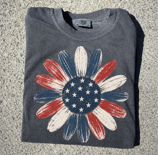 **DEAL OF THE DAY** Daisy America Flag 4th July Pepper Tee