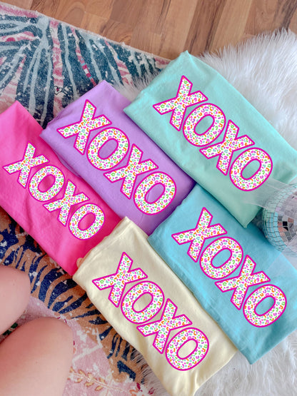 Colorful Leopard XOXO Tee Color Option