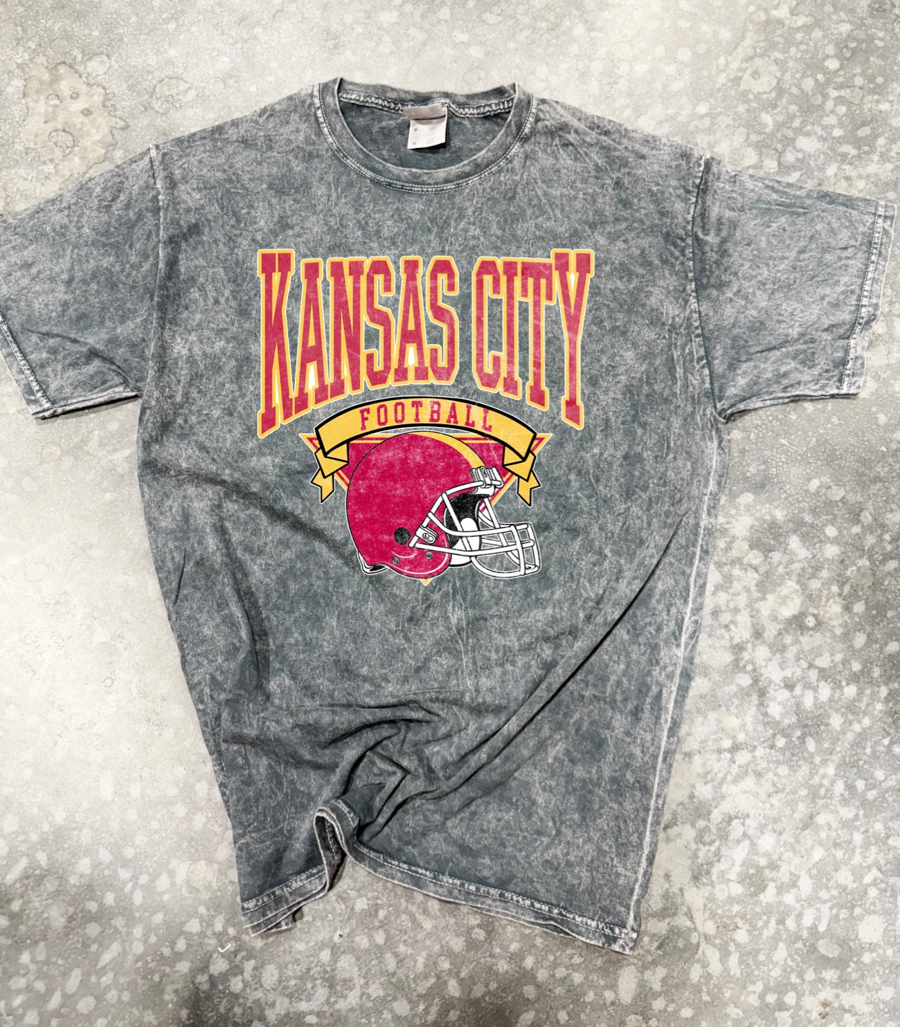 **FIRST 50** KC Football Ribbon Grey Mineral Wash Tee