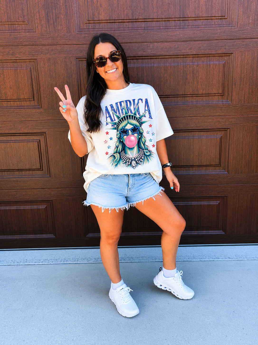 **DEAL OF THE DAY** Statue of Liberty Blowing Bubble Ivory Tee