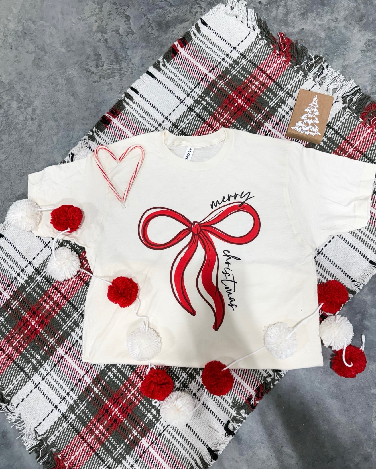 **CHRISTMAS IN JULY** Red Ribbon Merry Christmas Ivory Short Sleeve T-Shirt