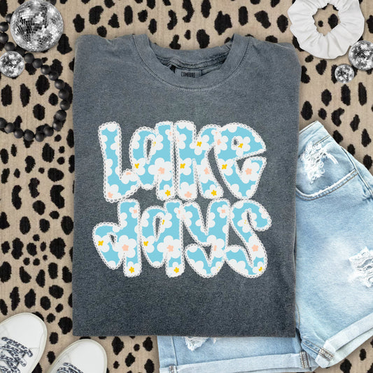 Trendy Daisy Lake Days Pepper Tee