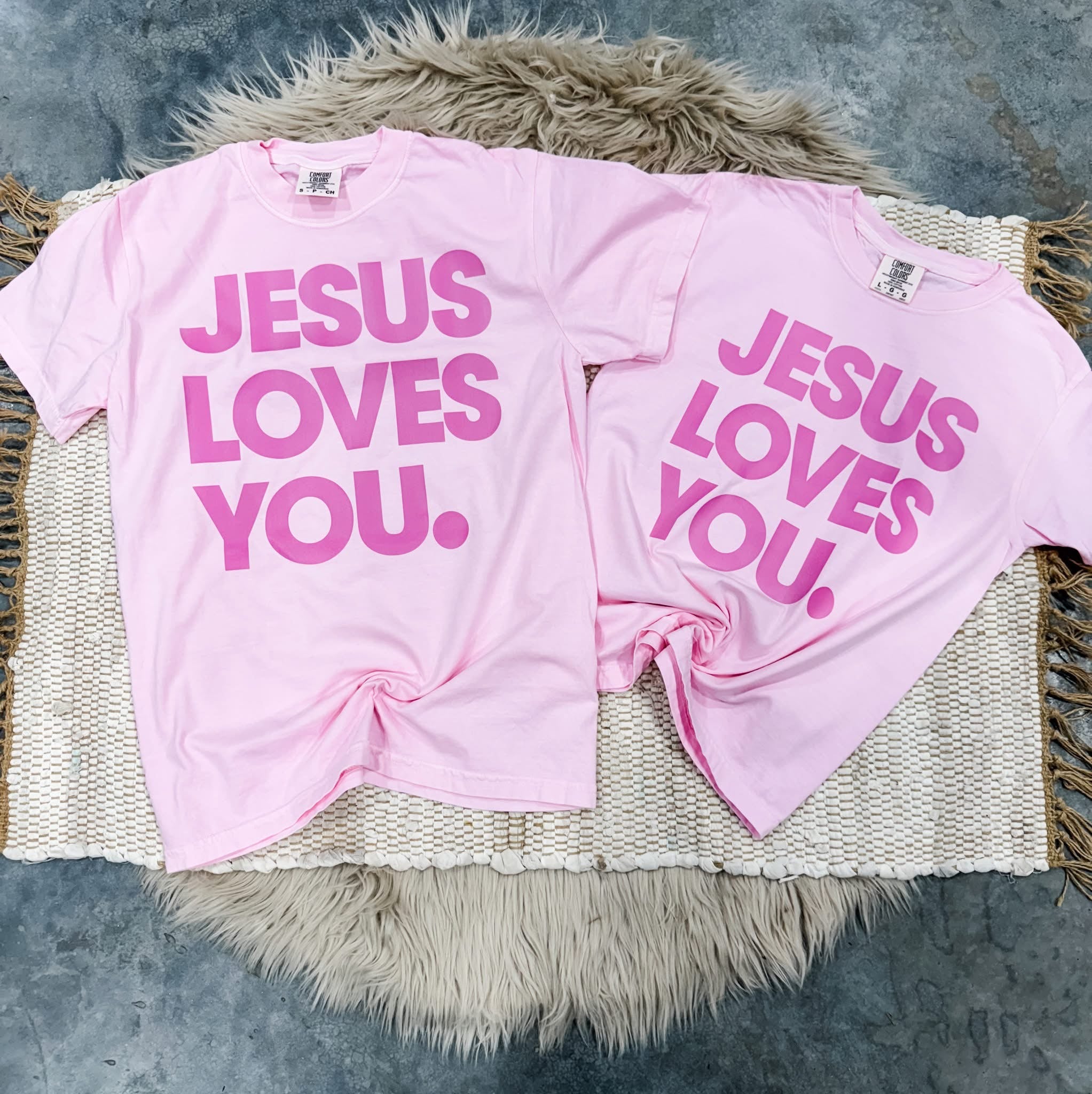 Adult & Kids Size** Light Pink Jesus Loves You Blossom Tee – Olive