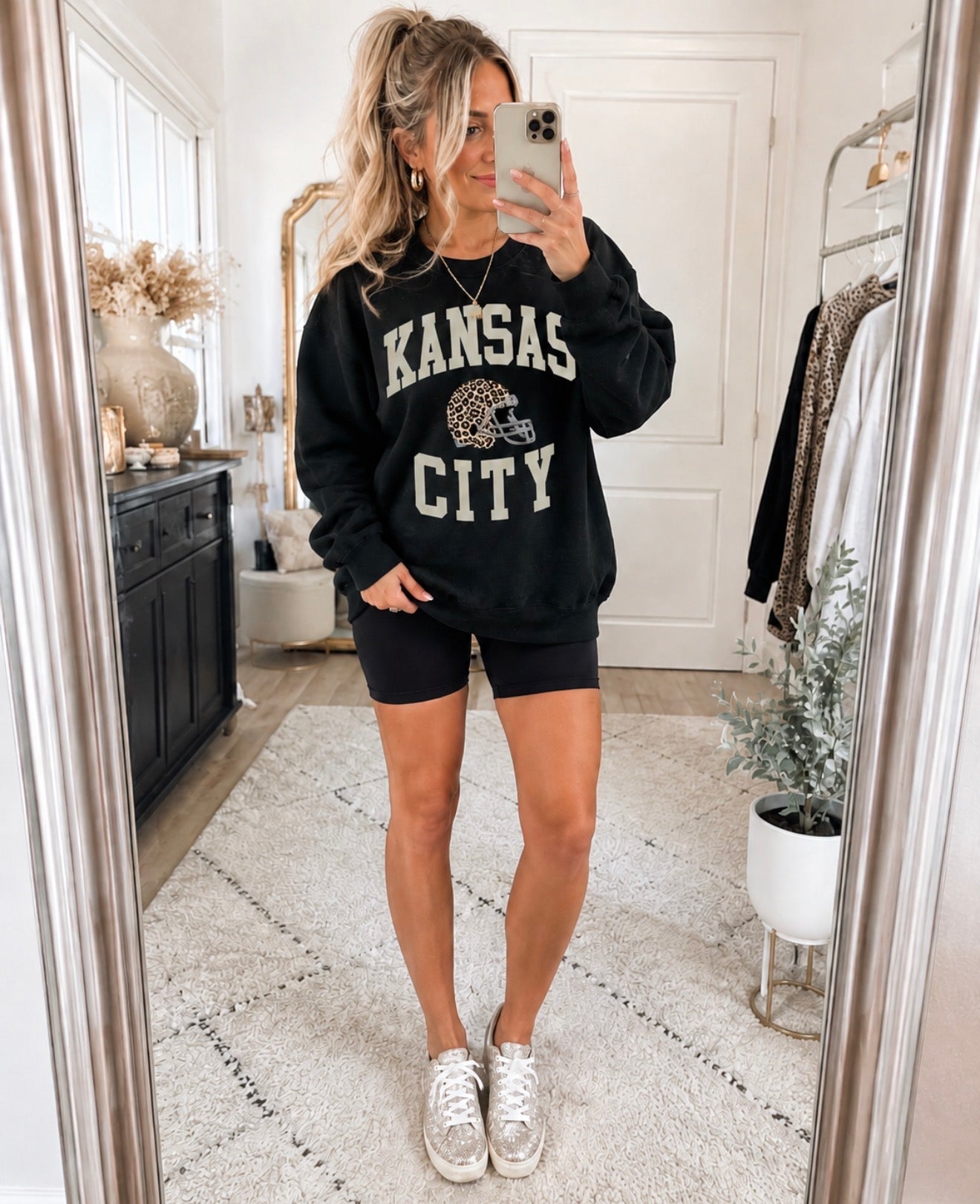 Oval Neutral Kansas City Leopard Helmet Black Sweatshirt
