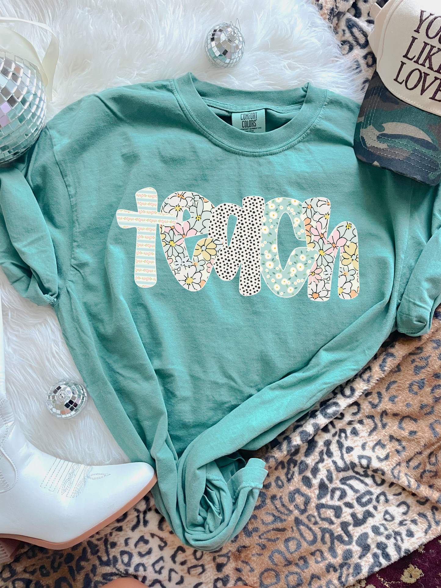 **Back To School** Coquette Girly Distressed Daisies Teacher Light Green Tee